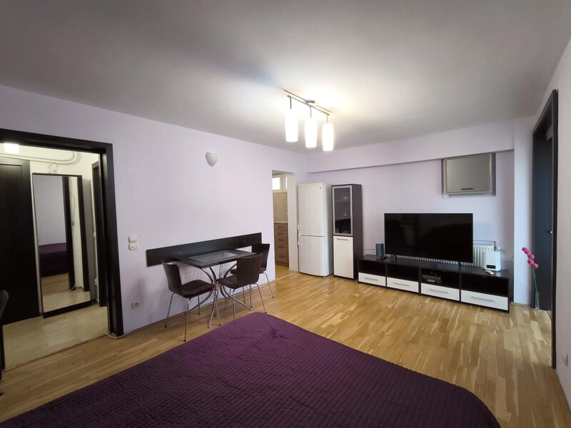 Iancului, Ferdinand, str. Avrig, garsoniera 37 mp, mobilata si renovata