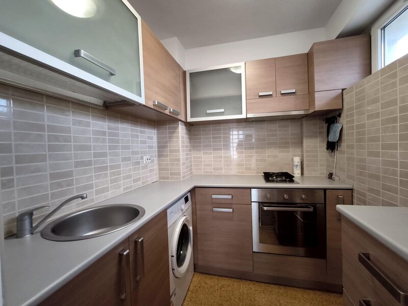 Iancului, Ferdinand, str. Avrig, garsoniera 37 mp, mobilata si renovata