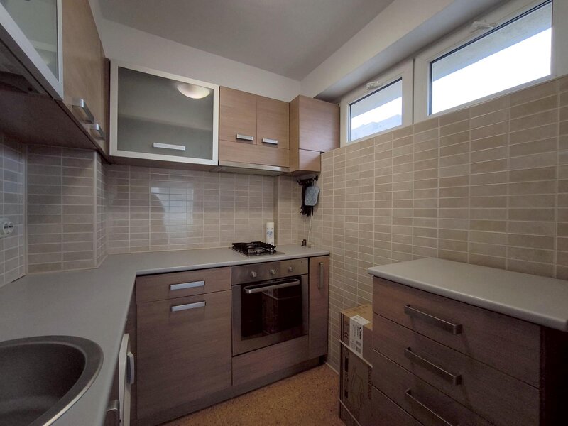 Iancului, Ferdinand, str. Avrig, garsoniera 37 mp, mobilata si renovata